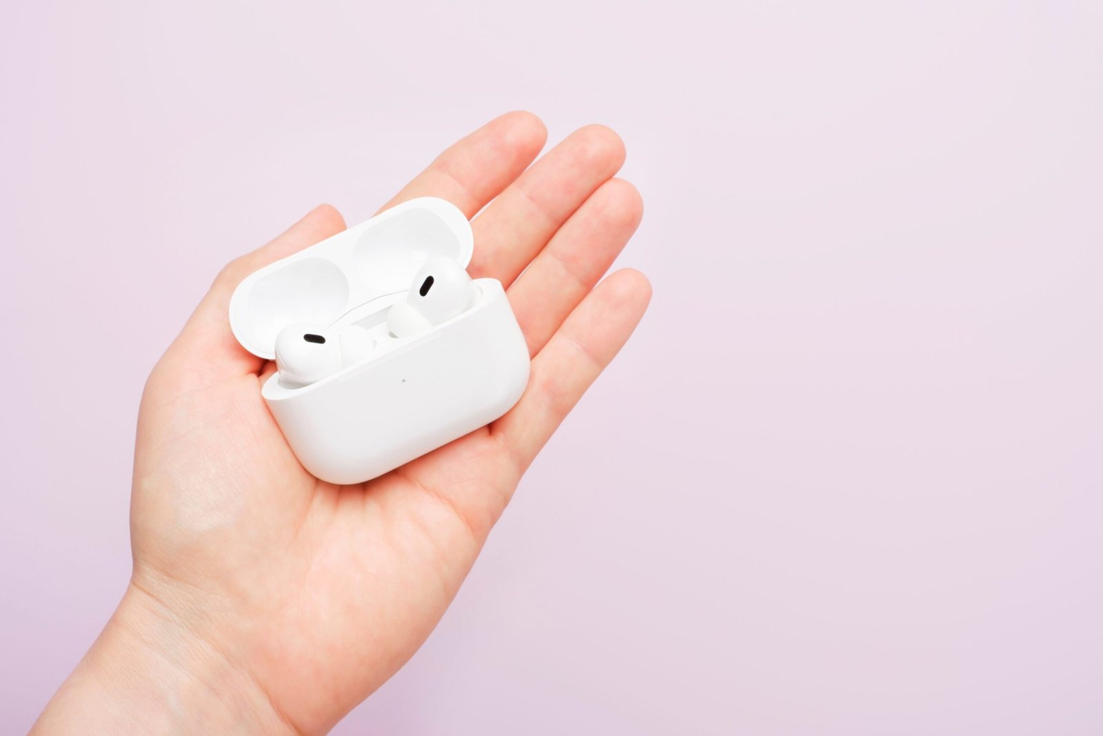 Apple lanza un nuevo firmware para los AirPods Pro 2 con características para iOS 18. AirPods