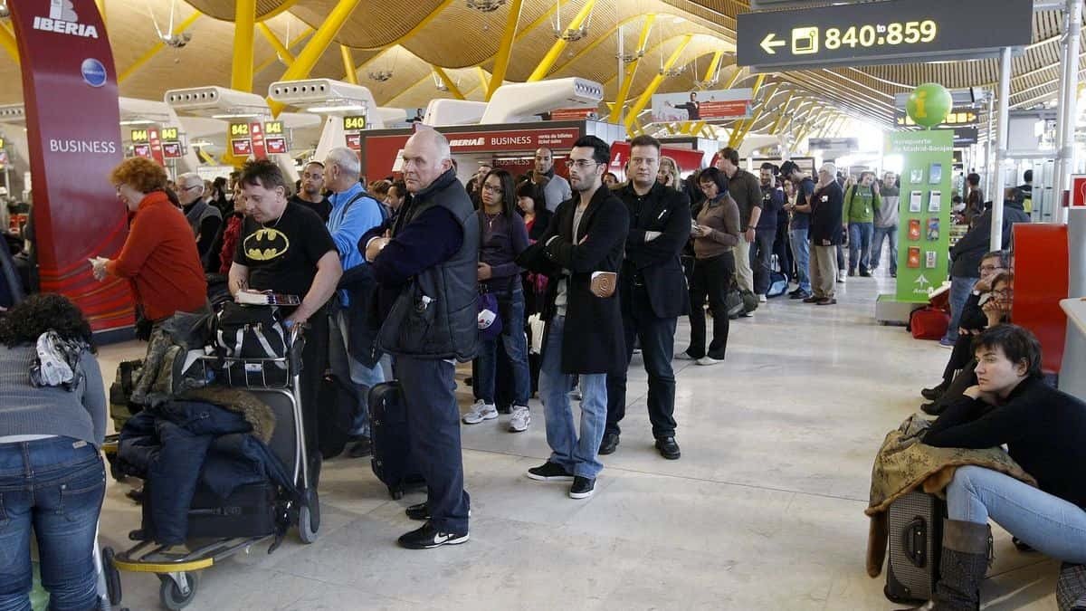 Hubo caos en el aeropuerto de Madrid Barajas pero no demoró los vuelos a Buenos Aires (no sabemos si con todos los pasajeros) en Aeropuertos, Posteado