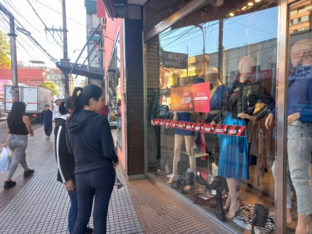 Imagen relacionada con Posadas celebra su 15ª edición del Black Friday, inaugurado por el gobernador Hugo Passalacqua.