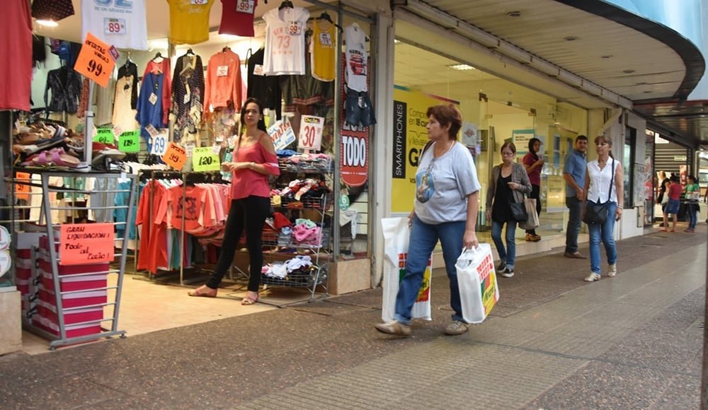 Imagen relacionada con Comerciante de Posadas advierte sobre la competencia con Paraguay y se prepara para el Día de la Niñez.