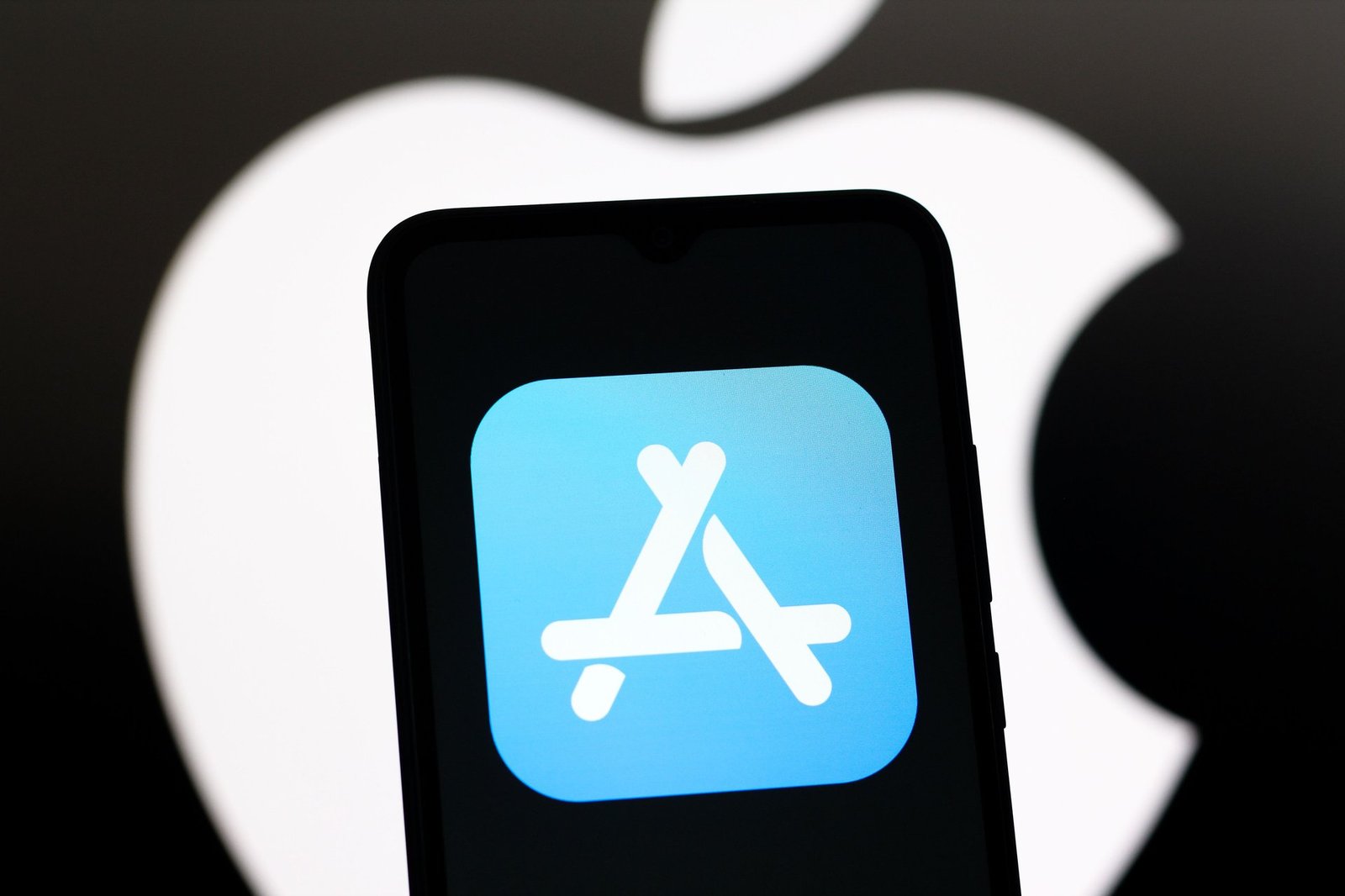 Apple actualiza las reglas de su App Store en la UE al agregar tarifas más complicadas. iPhone