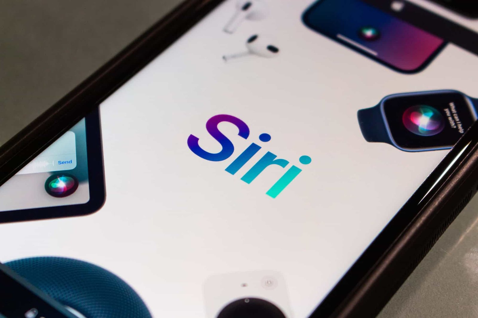 Apple estaría considerando permitir que Anthropic y OpenAI impulsen a Siri. Siri
