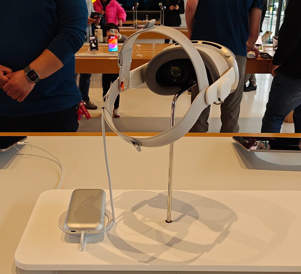 Play Apple Vision Pro