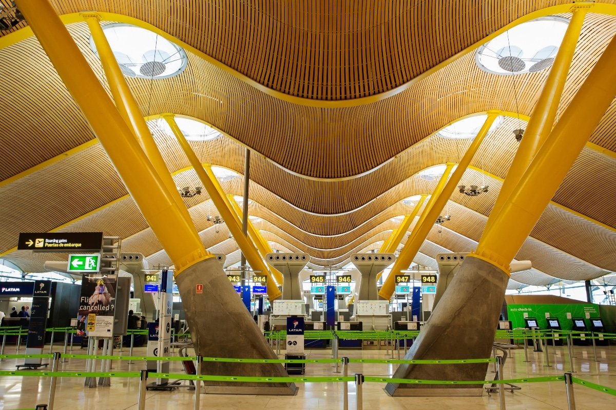 Hubo caos en el aeropuerto de Madrid Barajas pero no demoró los vuelos a Buenos Aires (no sabemos si con todos los pasajeros) en Aeropuertos, Posteado