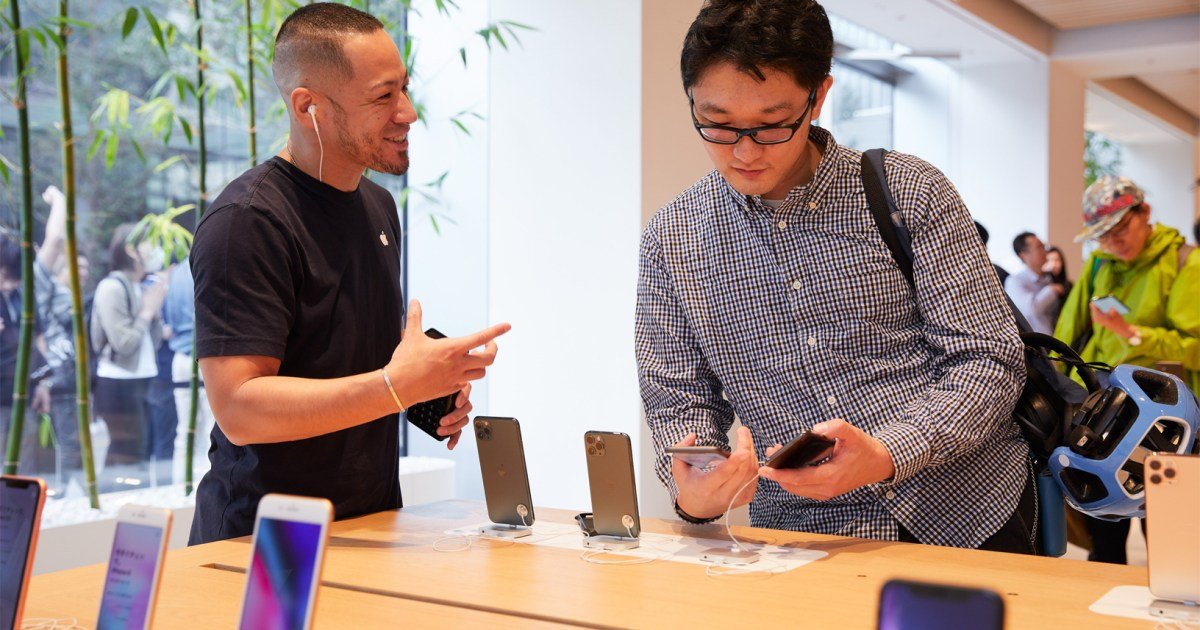 La Apple Store está caída antes de las preventas del iPhone 16. iPhone