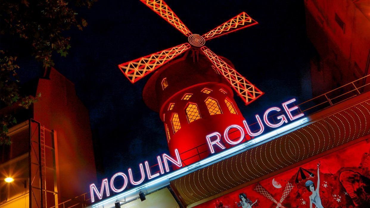 Vuelven a girar las aspas del Moulin Rouge, el cabaret más famoso de París en Redacción Clarín, Catorce