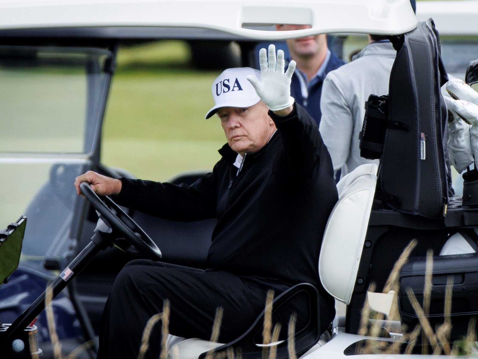 El golf como telón de fondo de tensiones políticas en Escocia En un fin de semana que prometía ser sereno en la pintores... Descubre más sobre pesar, clara, ...