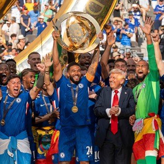 Donald Trump empieza a tomarle el gusto al fútbol: ya piensa en cómo sacar rédito político del Mundial, tras su show con el Chelsea