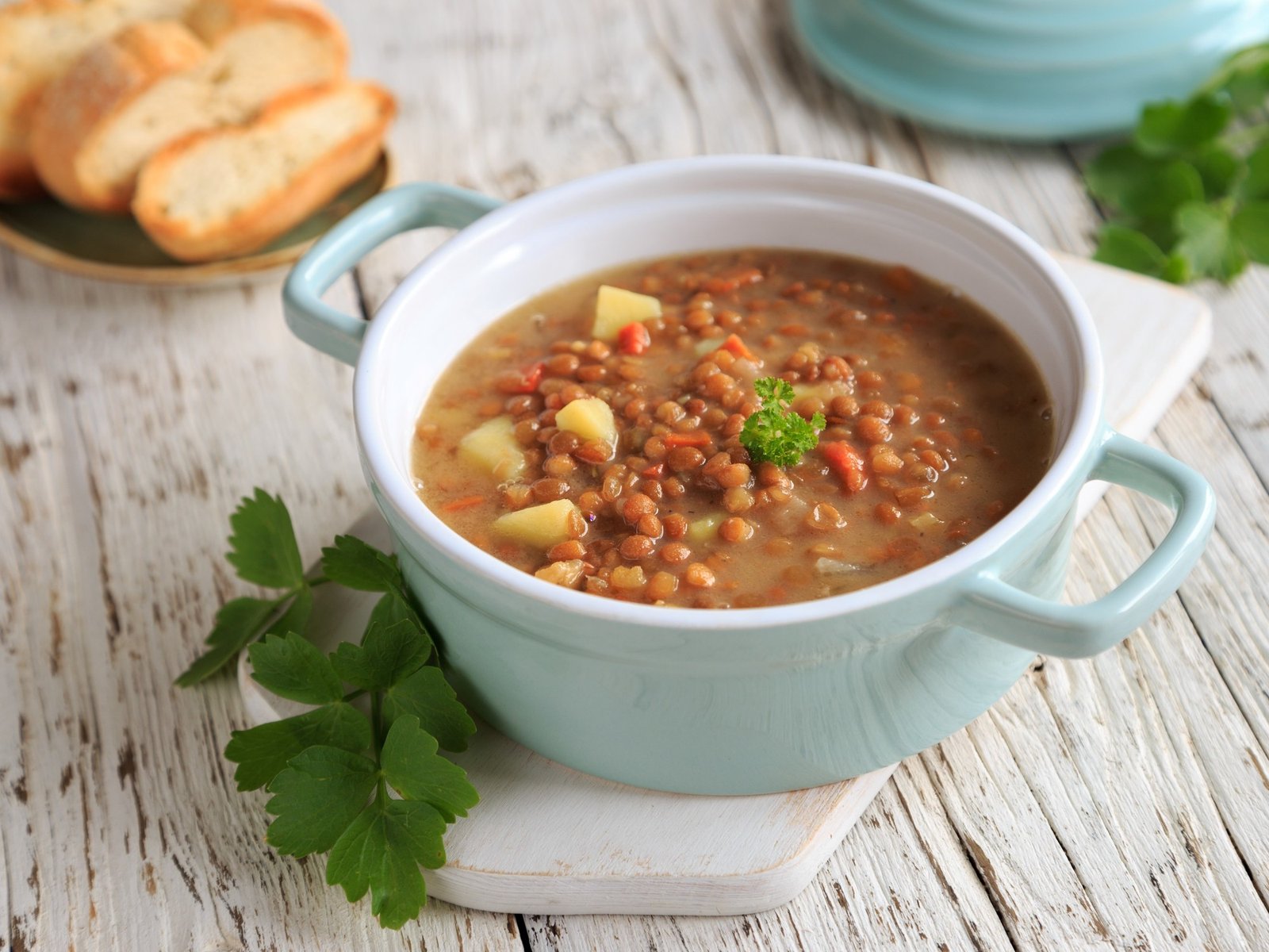 Un pequeño truco que potencia las lentejas en tu mesa Las lentejas han sido un alimento básico en la dieta argentina dur... Descubre más sobre proceso, culin...