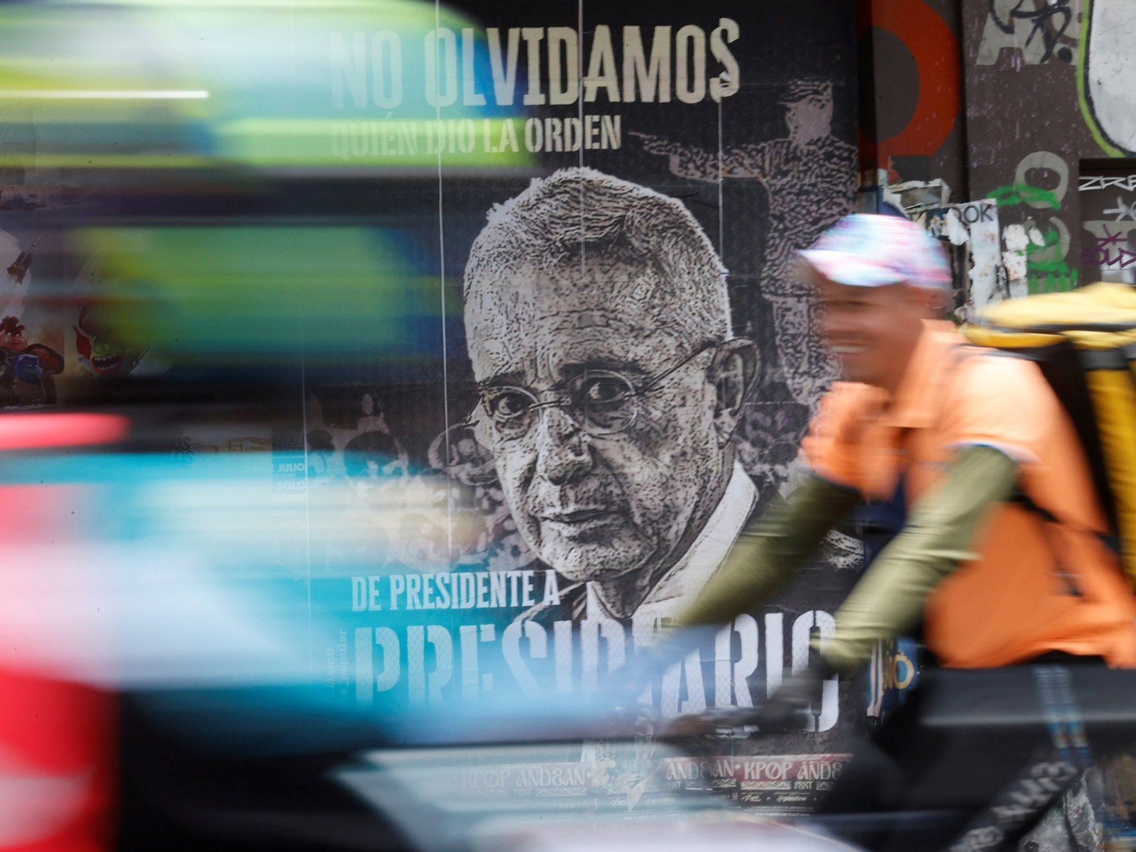 El futuro incierto de la figura política más controversiales de Colombia La reciente condena de Álvaro Uribe Vélez, ex p... Descubre más sobre división, luch...