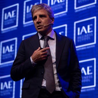 "Comprá, no te la pierdas, campeón", la respuesta de Luis Caputo a los que cuestionan el dólar barato
