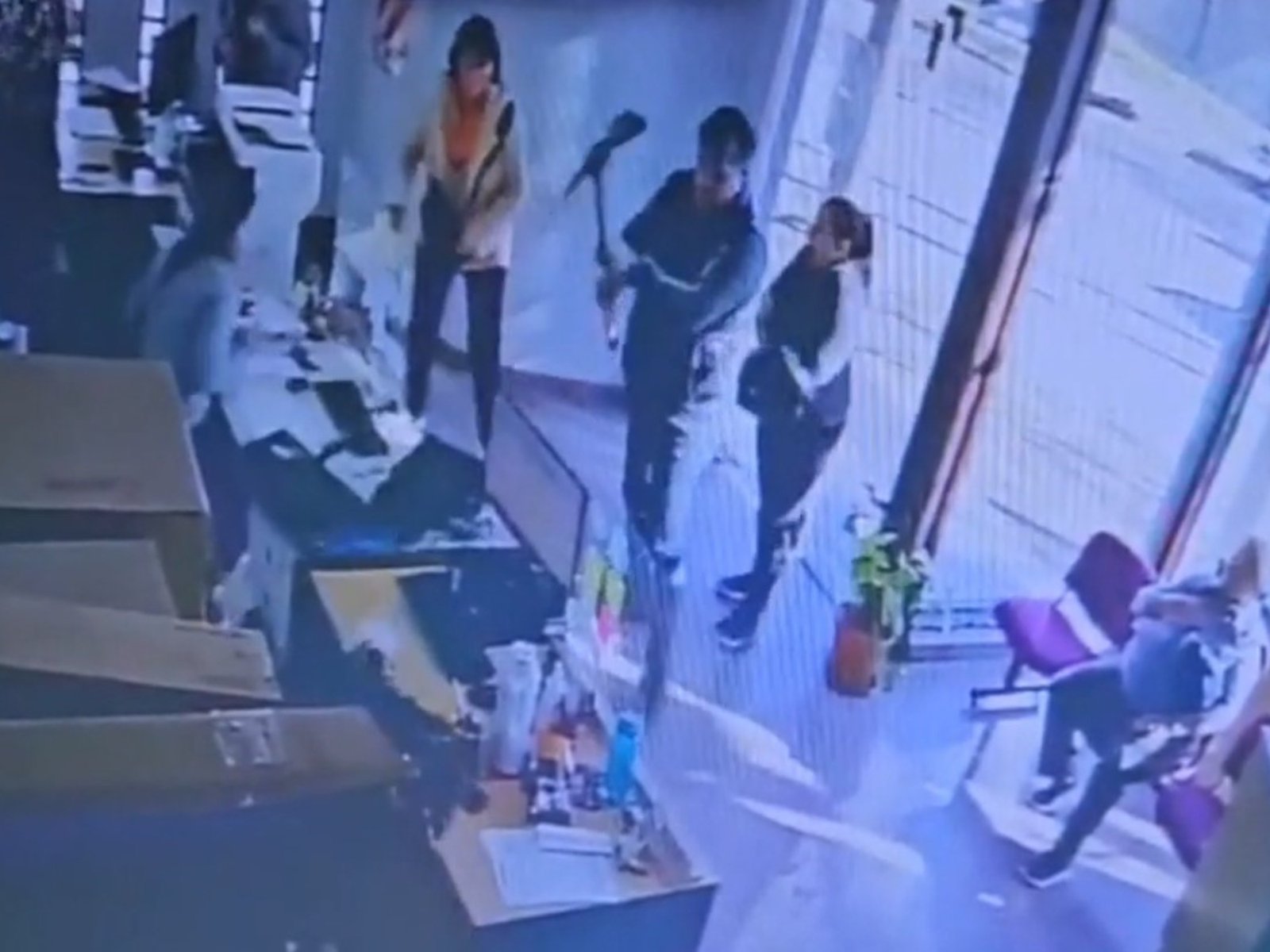 Desenfreno en una oficina estatal: la violencia como respuesta a la insatisfacción ciudadana La tensión entre los ciudad... Descubre más sobre identidad, rec...