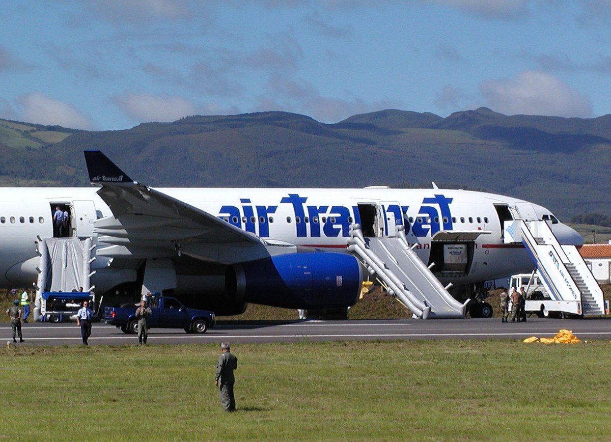 El accidente aéreo de Air Transat pasó a la historia por la fuga de combustible que no se detectó a tiempo. (Foto: AP)