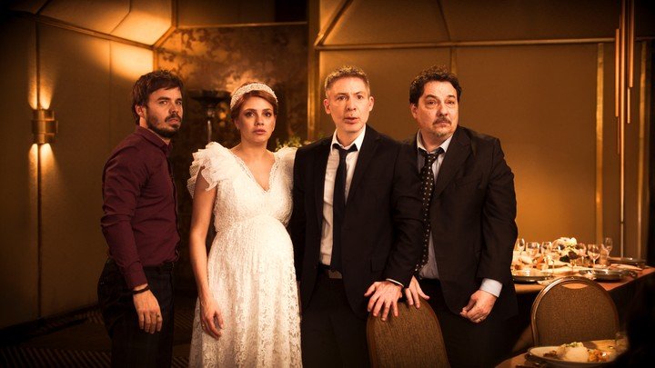 Benjamín Rojas, Natalie Pérez, Adrián Suar y Fernán Mirás, en "Mazel Tov".