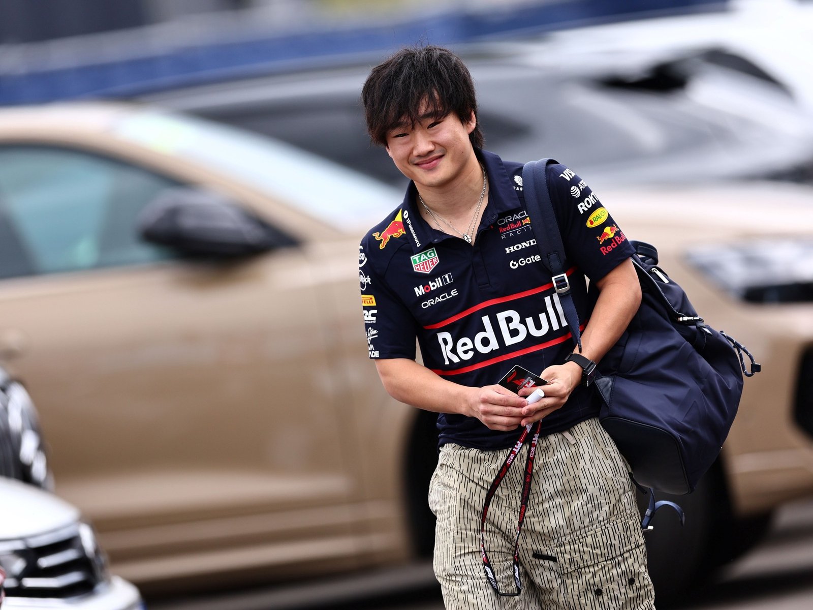 Un incidente veraniego que se vuelve viral en el mundo de la F1 En un giro inesperado de los acontecimientos, el piloto ... Descubre más sobre acercan, podem...