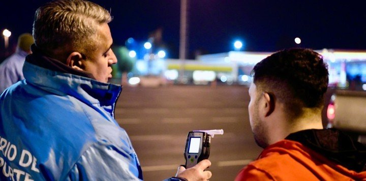 Control de alcoholemia en la Autopista del Oeste. Foto Ministerio de Transporte Bonaerense.
