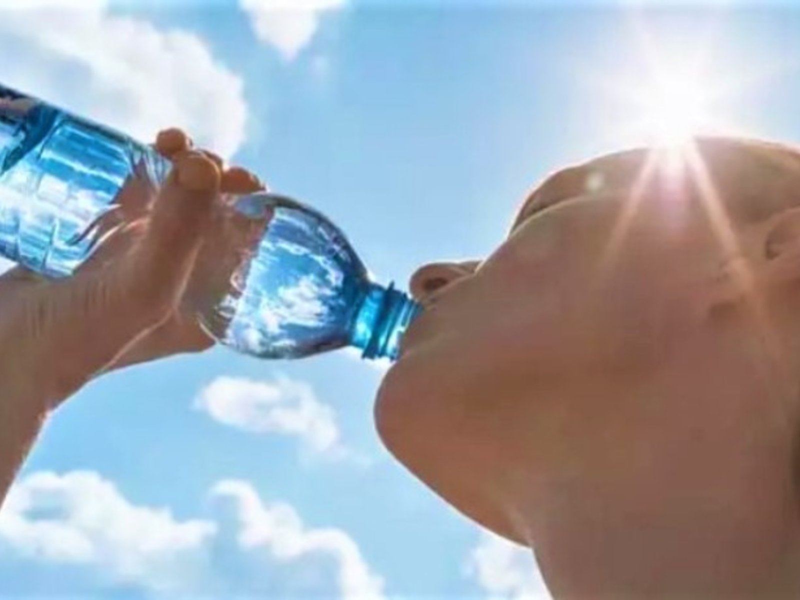 Beber agua e hidratarse.