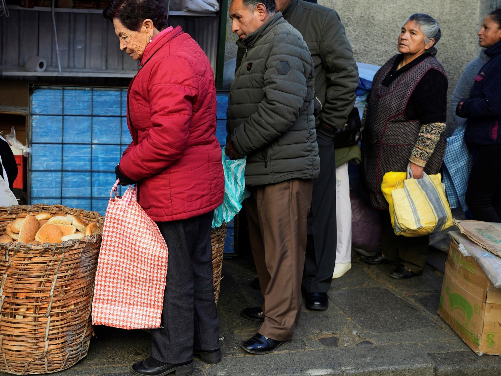 La sombra de la crisis económica se cierne sobre la democracia boliviana En el horizonte electoral de Bolivia, los ecos ... Descubre más sobre popular, fresc...