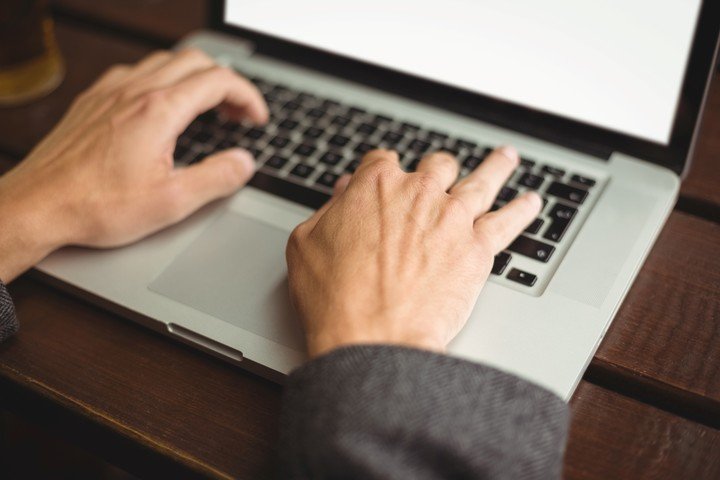 Si el sistema marca tu visa como issued,es que fue aprobada. Foto: Shutterstock.
