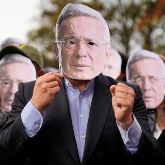 Colombia: el histórico fallo contra Álvaro Uribe hace mella en una "popularidad a prueba de balas" 