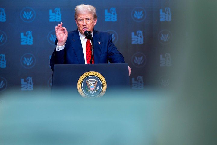 Trump firmó una orden ejecutiva para imponer un arancel adicional del 25% a India. Foto: EFE
