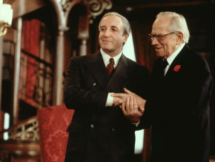 Sellers junto a Melvyn Douglas, que ganó el premio de la Academia por "Desde el jardín" al mejor actor de reparto.
