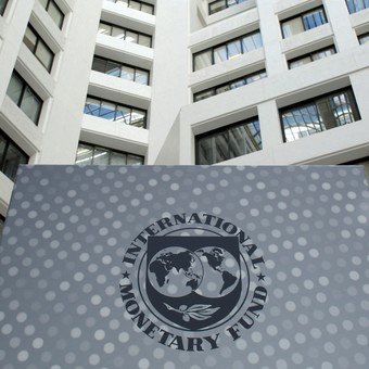 El FMI aprobó un desembolso de US$ 2.000 millones y se modificó el cronograma de las reservas