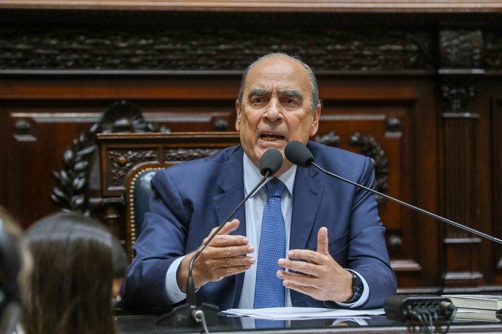 Fotografía cedida por el Congreso de la Nación del Jefe de Gabinete de Ministros, Guillermo Francos