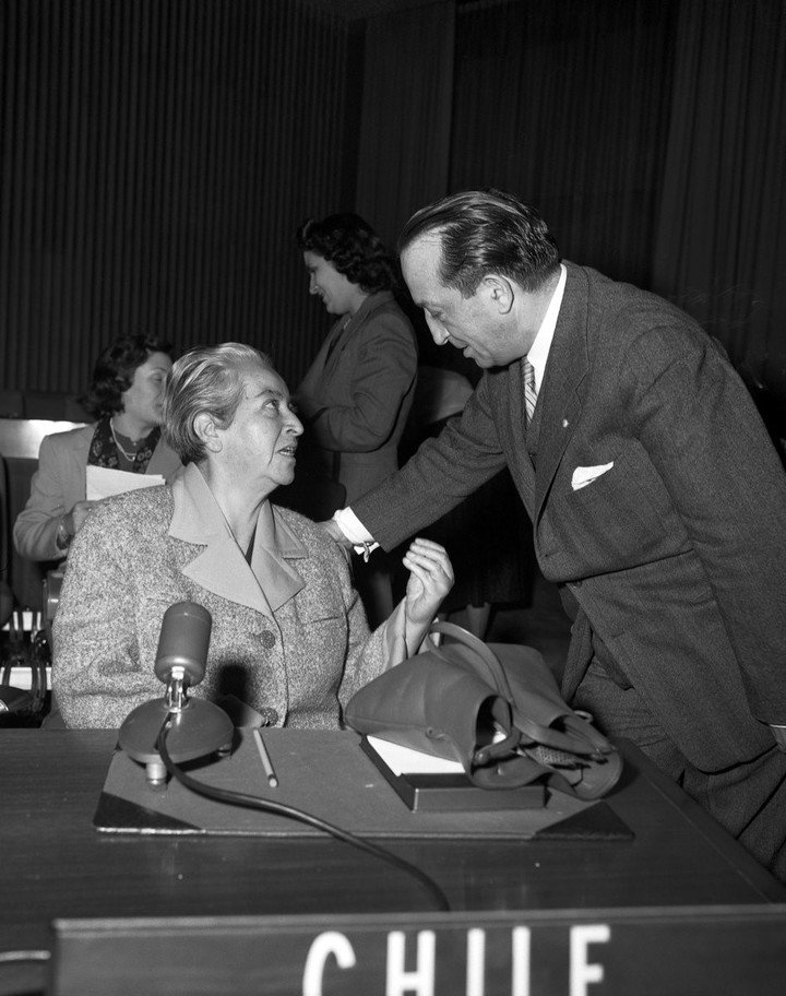 Gabriela Mistral en su rol de diplomática. Archivo Clarín.