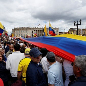 El atentado al candidato presidencial: multitudinaria "Marcha del silencio" contra la violencia en Colombia