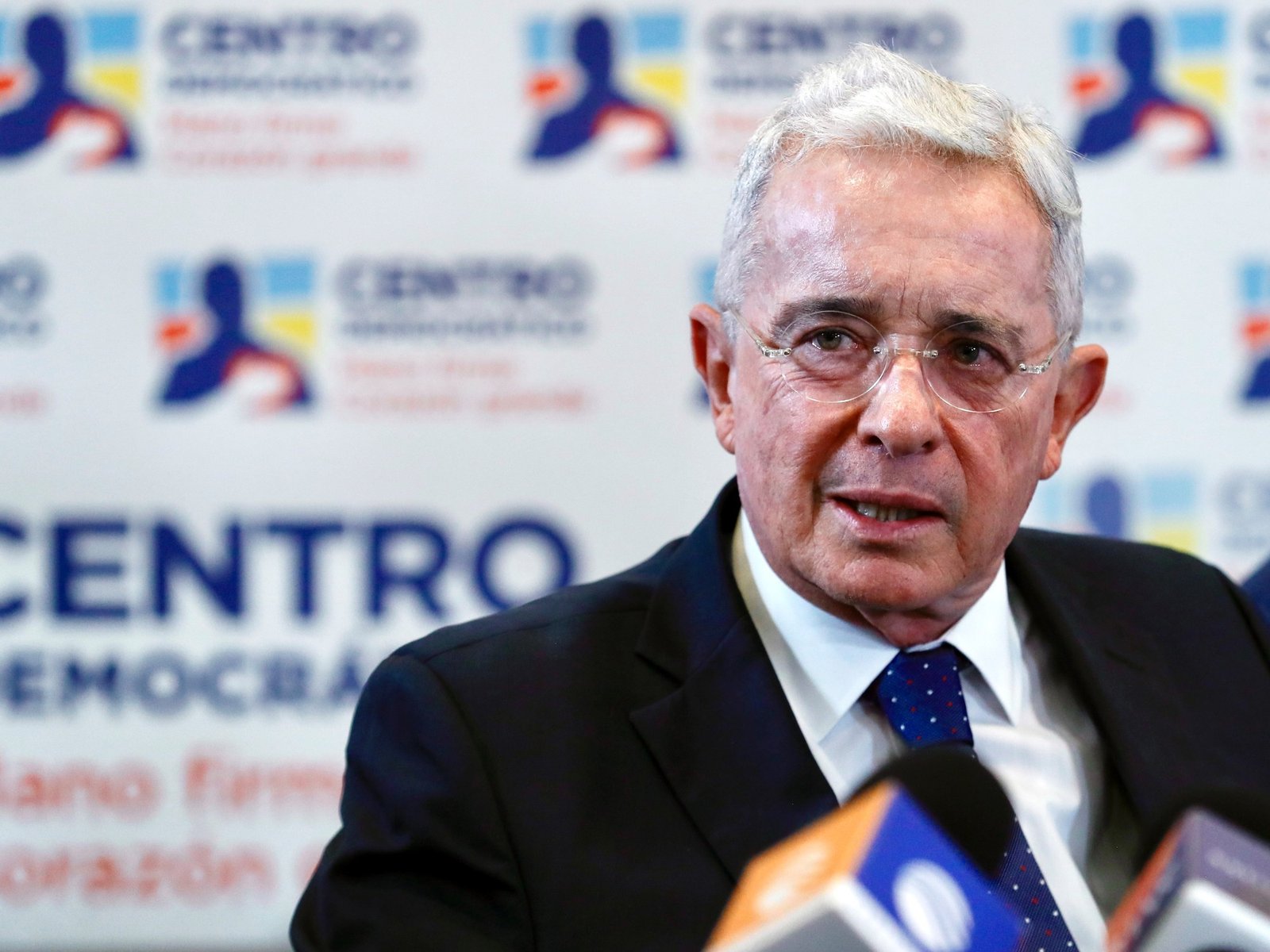 Un giro histórico en la política colombiana: la condena de un ex presidente La reciente sentencia que condena a Álvaro U... Descubre más sobre momento, corru...