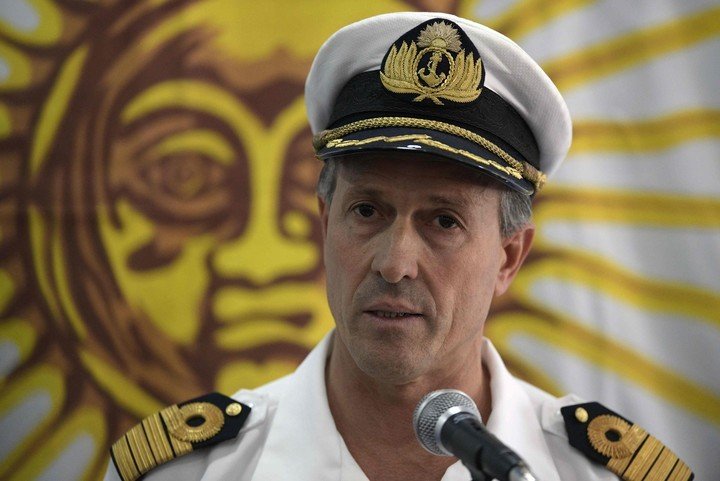 El vocero de la Armada Enrique Balbi dando el parte oficial del día sobre submarino Ara San Juan, en 2017. 