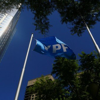 Juicio por YPF: Argentina pidió a la jueza Preska que revea la orden de entregarle los chats de Caputo y Massa