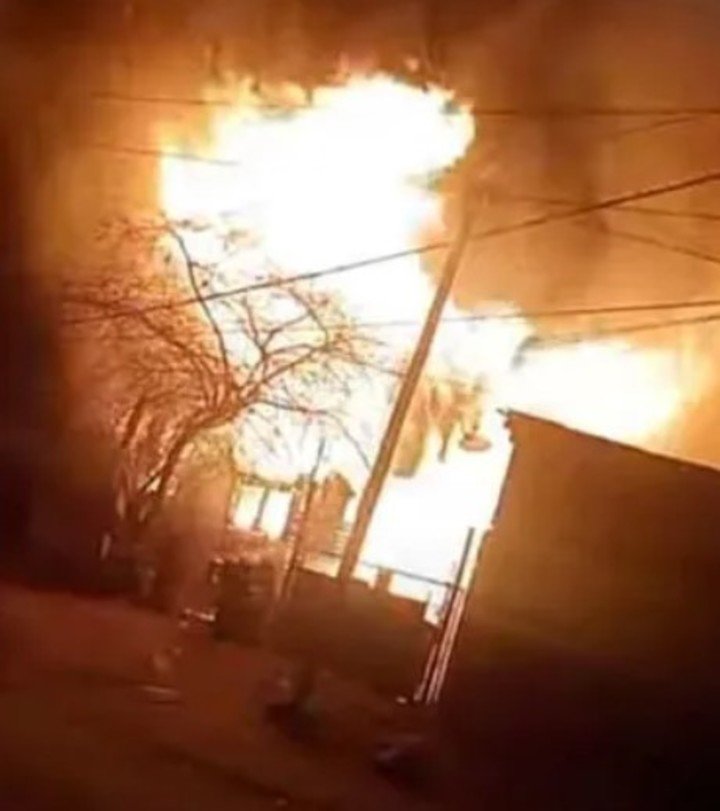 El incendio en Bariloche comenzó alrededor de las 5.30 a pocas cuadras del centro coemrcial. Foto: captura