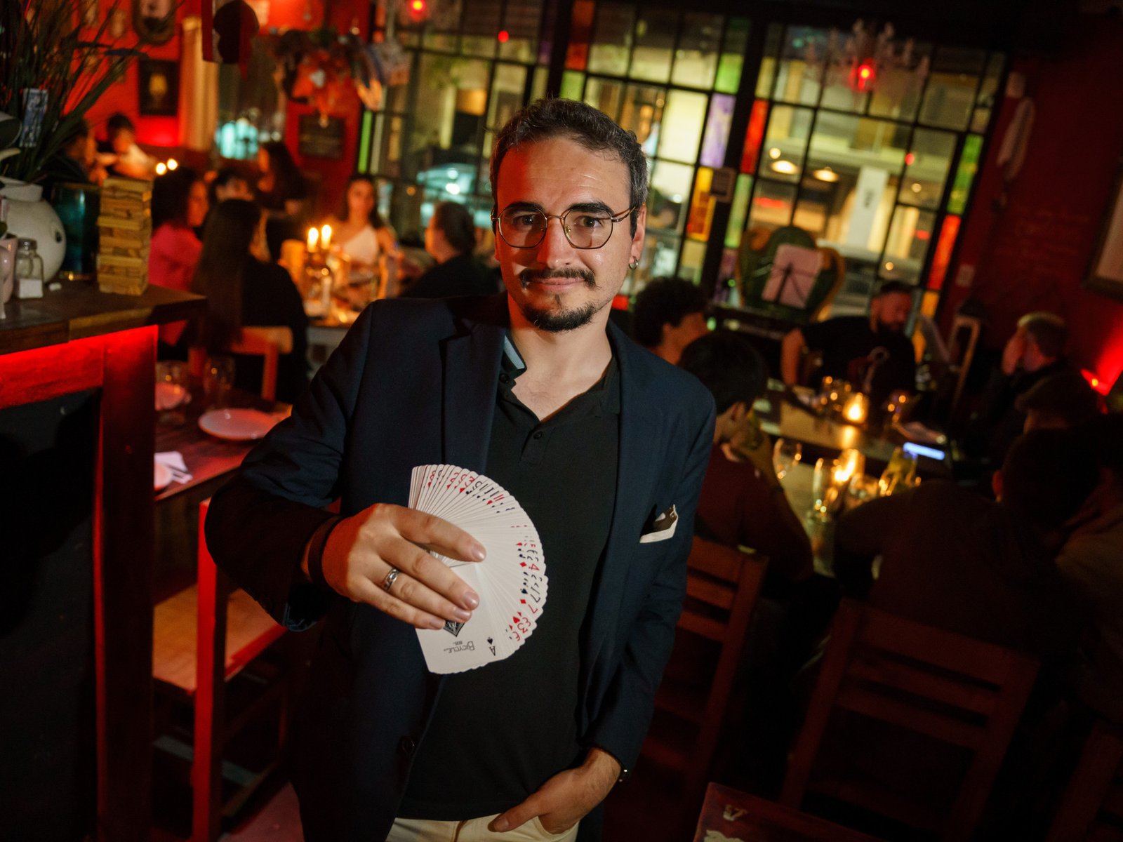 Un viaje a través del país de las maravillas en la ciudad porteña El paisaje urbano de Buenos Aires se ha convertido en ... Descubre más sobre cafés, mientra...