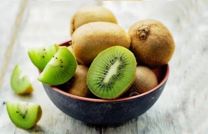 El kiwi posee numerosas vitaminas y nutrientes.