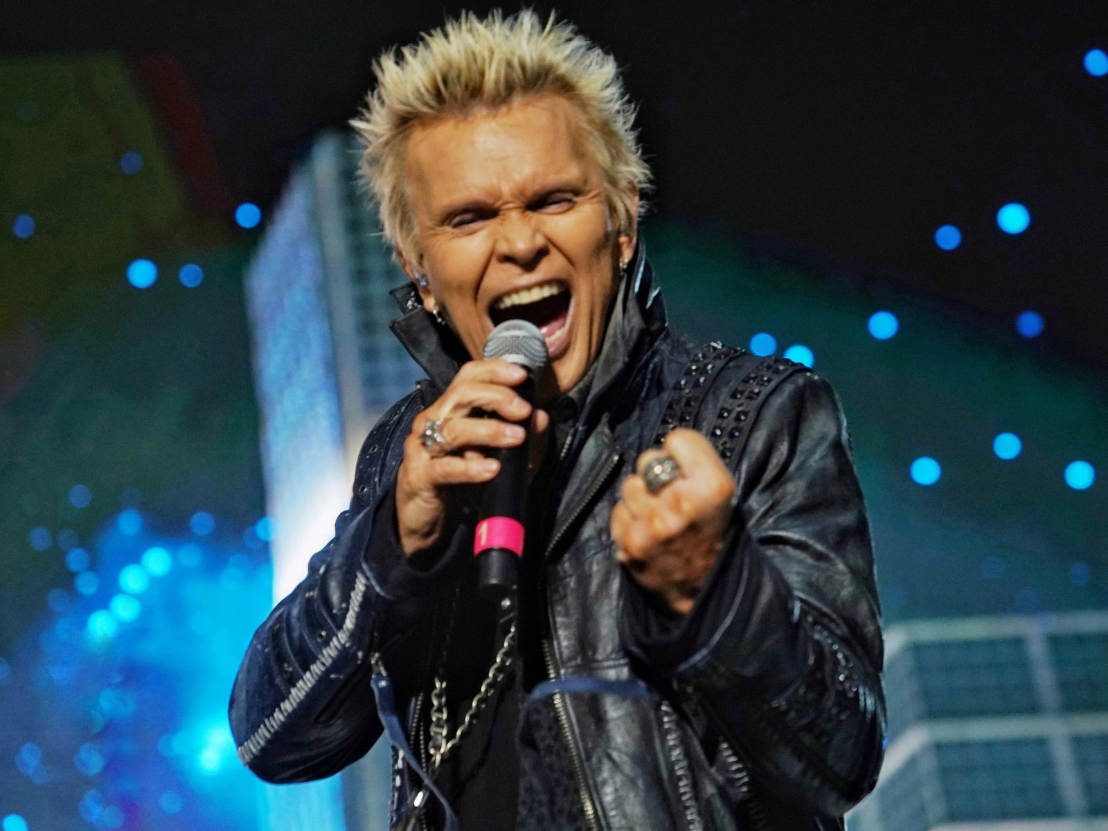 El regreso de una leyenda del rock a Buenos Aires En una noticia que ha emocionado a los amantes de la música, Billy Ido... Descubre más sobre idol, aficiona...