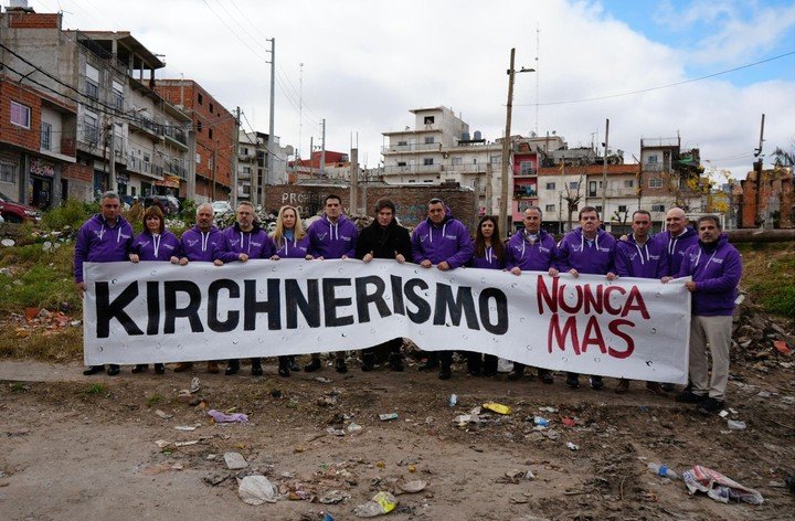 La foto de Milei y su equipo para pelearle la Provincia a Kicillof.
