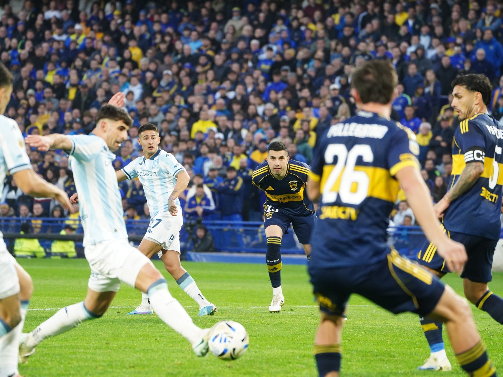 Un respiro en la tormenta: Boca muestra carácter ante Racing El encuentro entre Boca Juniors y Racing Club en la mítica ... Descubre más sobre grito, pesar, ...