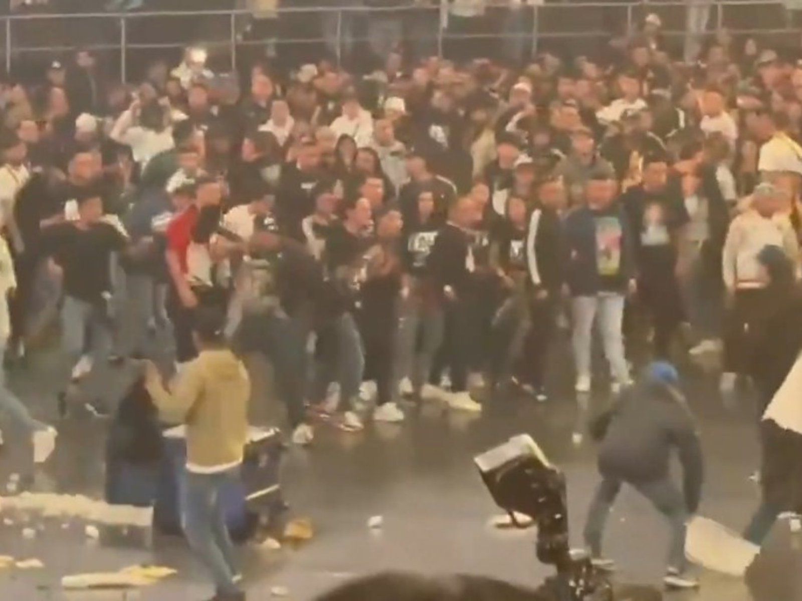 Una noche de música convertida en caos: el impacto de la violencia en el espectáculo en Bogotá El último recital de Dama... Descubre más sobre necesidad, pre...