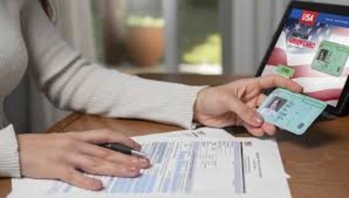 Green Card por matrimonio. Para el cónyuge extranjero de un ciudadano estadounidense.