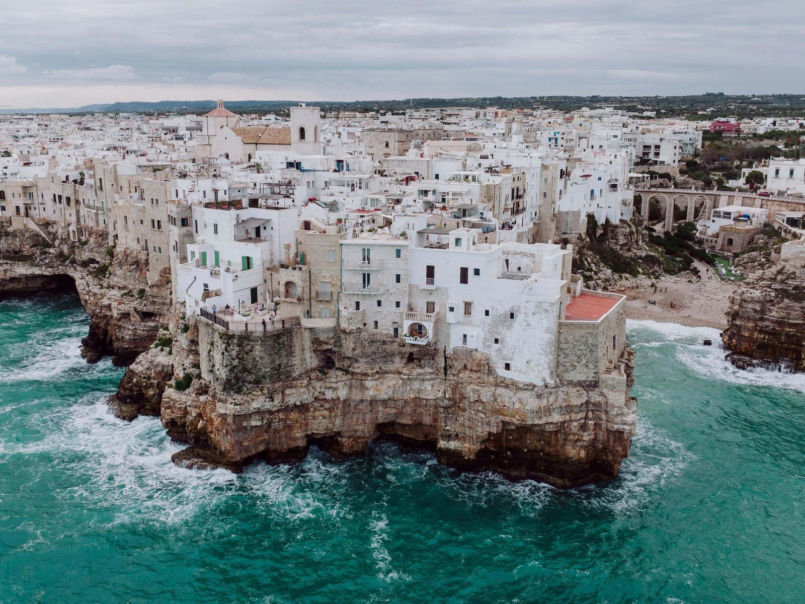  Un verano italiano accesible: la joya escondida del sur Mientras las olas susurran en las costas del Mar Adriático,... Descubre más sobre famoso, estanc...