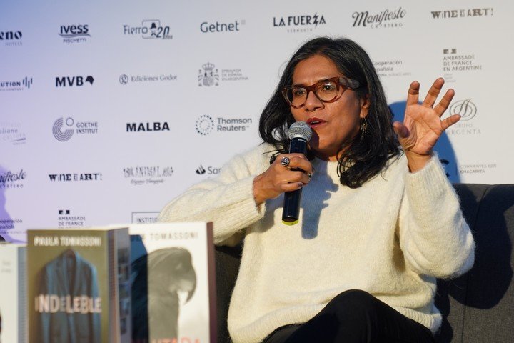 Socorro Venegas y Paula Tomassoni dialogaron en la FED sobre muerte, memoria y escritura. Foto: Martín Bonetto.