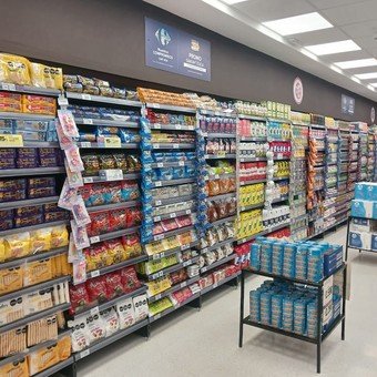 Aparece un candidato sorpresa para quedarse con un negocio clave de Carrefour: los autoservicios chinos detrás de 122 sucursales Express