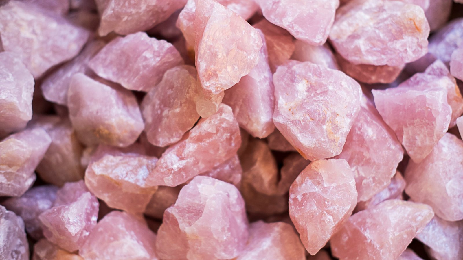 El cuarzo rosa simboliza la compasión y la empatía. Foto: ilustrativa Shutterstock