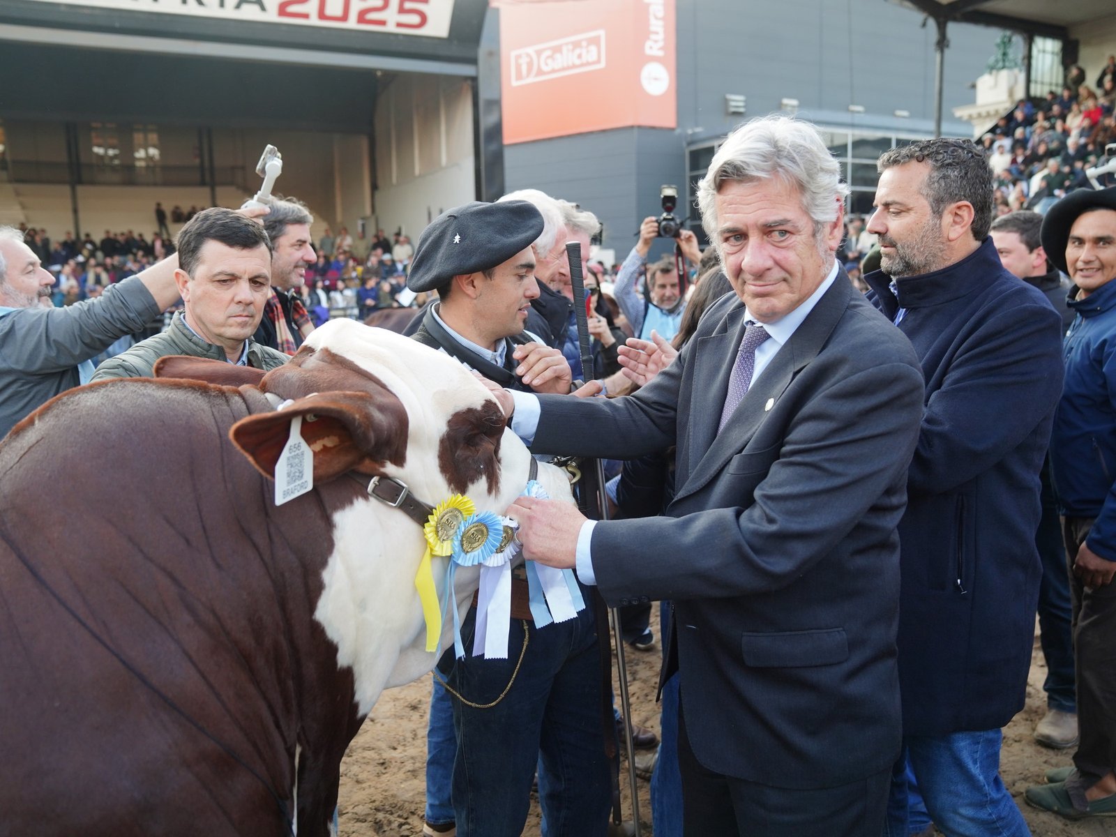 Una revelación inesperada en la Rural: el abrazo que marcó un cambio de rumbo Durante la reciente exposición de la Rural... Descubre más sobre contexto, disc...