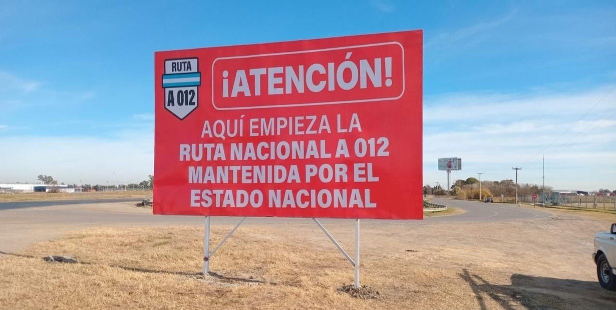 Santa Fe: instalan carteles que notifican el ingreso a Rutas Nacionales por su "estado catastrófico".