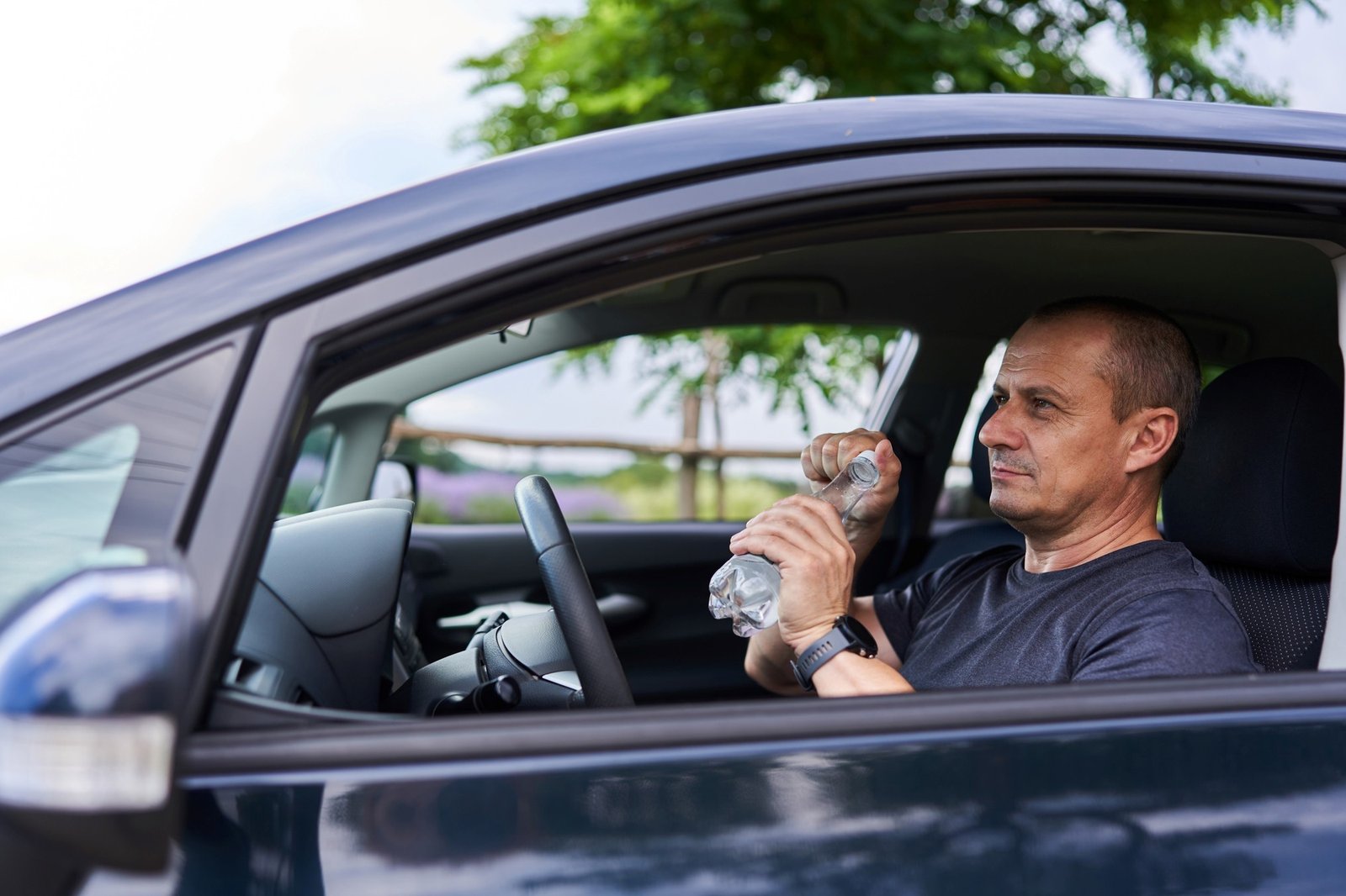 Mantenerse hidratado es una de las principales formas de prevención durante el calor extremo. Foto:ilustración Shutterstock