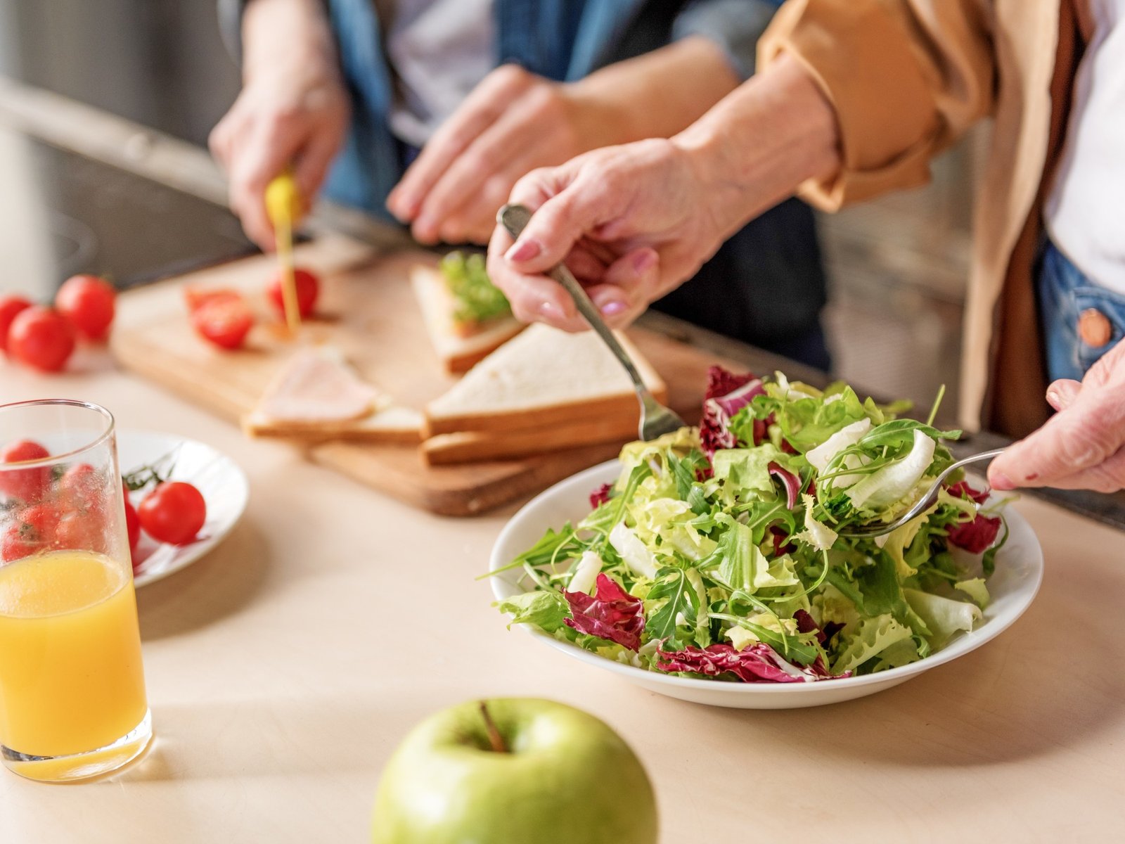 Los mejores alimentos para personas de 102 años. Foto Shutterstock.