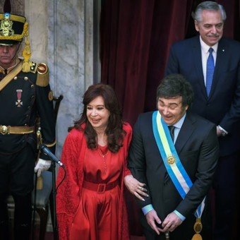 Los economistas ahora dicen que se emite más y hay déficit fiscal ¿y por qué entonces la inflación baja?